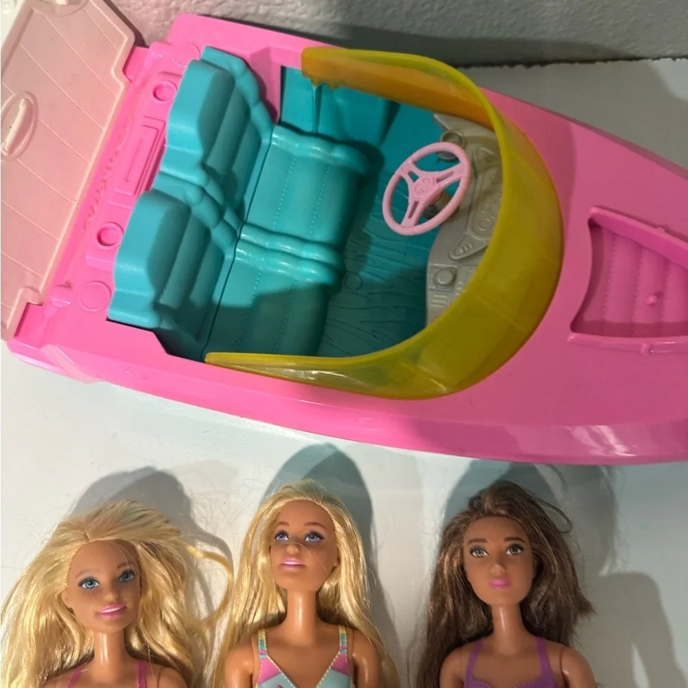 BARBIE DOLL Speedboat Playset with Pink Boat and 3 Barbie's